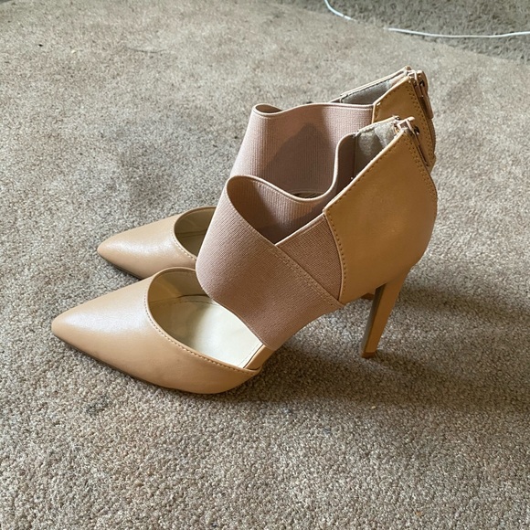 Pointed toe heels - Picture 2 of 6